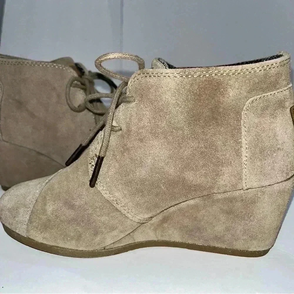 Toms Kayla Lace up Suede Wedge Bootie size 7W shoes